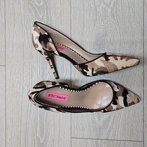 Betsy Johnson Printed Cow Hair Heels size 9.5